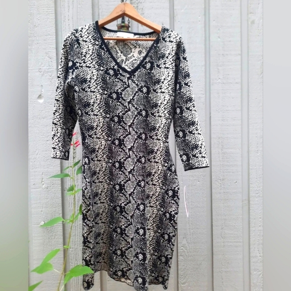 Nanette Lepore snakeskin v-neck knit sweater dress in size small - Picture 2 of 6